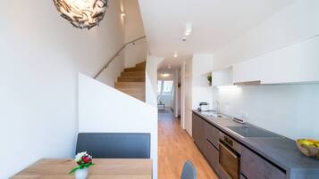 Kühlschrank, Mikrowelle, Ofen, Geschirrspüler