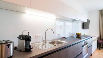 Kühlschrank, Mikrowelle, Ofen, Geschirrspüler