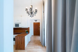 Frigorifero, microonde, forno, lavastoviglie