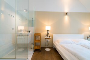 Ferros/tábuas de passar roupa, Wi-Fi de cortesia, roupa de cama