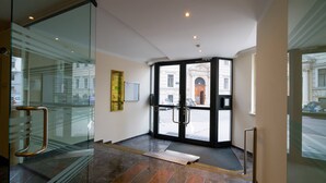 A hotel entrance with a glass door, a metal handle, and a black mat on the floor. - Vienna Residence, City Park - Belvedere #2535 (Vienna)