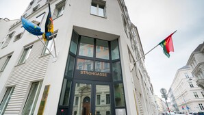 A building with a large glass entrance and the name "STROHGASSE" displayed above. - Vienna Residence, City Park - Belvedere #2534 (Vienna)