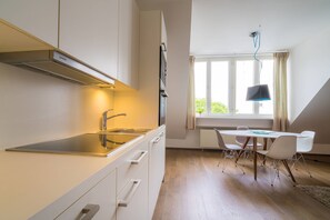 Fridge, microwave, oven, dishwasher - Vienna Residence, City Park - Belvedere #2441 (Vienna)