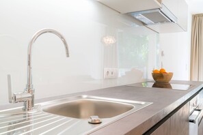 Kühlschrank, Mikrowelle, Ofen, Geschirrspüler