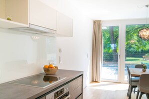 Kühlschrank, Mikrowelle, Ofen, Geschirrspüler