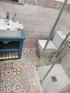 Shower, hair dryer, towels, soap - COZY SOUTH ORIENTATION STUDIO (El Morche)