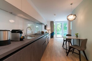 冰箱、微波炉、烤箱、洗碗机