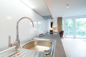 冷蔵庫、電子レンジ、オーブン、食器洗い機