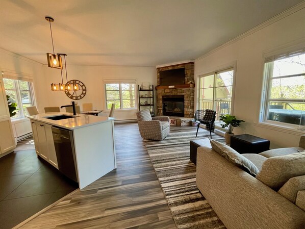 电视、壁炉、桌上足球