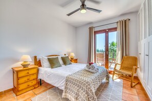 4 quartos, ferros/tábuas de passar roupa, Wi-Fi de cortesia