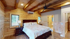 8 bedrooms, desk, iron/ironing board, free WiFi