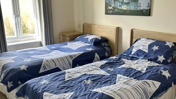 4 bedrooms, iron/ironing board, free WiFi, bed sheets