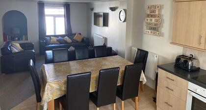 Outstanding 4 Bedroom Open-Plan Lodge.