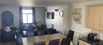 Outstanding 4 Bedroom Open-Plan Lodge.