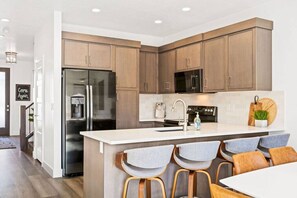 Fridge, microwave, oven, dishwasher