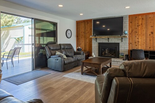 Spacious 5 Bedroom - Sleeps 14 - Nintendo/Foosball/Games