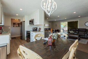Interior - Spacious 5 Bedroom - Sleeps 14 - Nintendo/Foosball/Games (Coeur d'Alene)