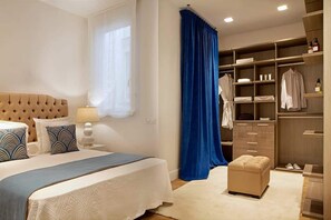 3 bedrooms, iron/ironing board, free WiFi, bed sheets - Jacinto Benavente - Chromotherapy Shower (Madrid)