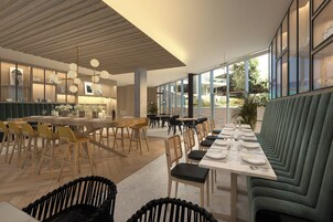 Se sirven desayunos, almuerzos, cenas y cocina francesa 