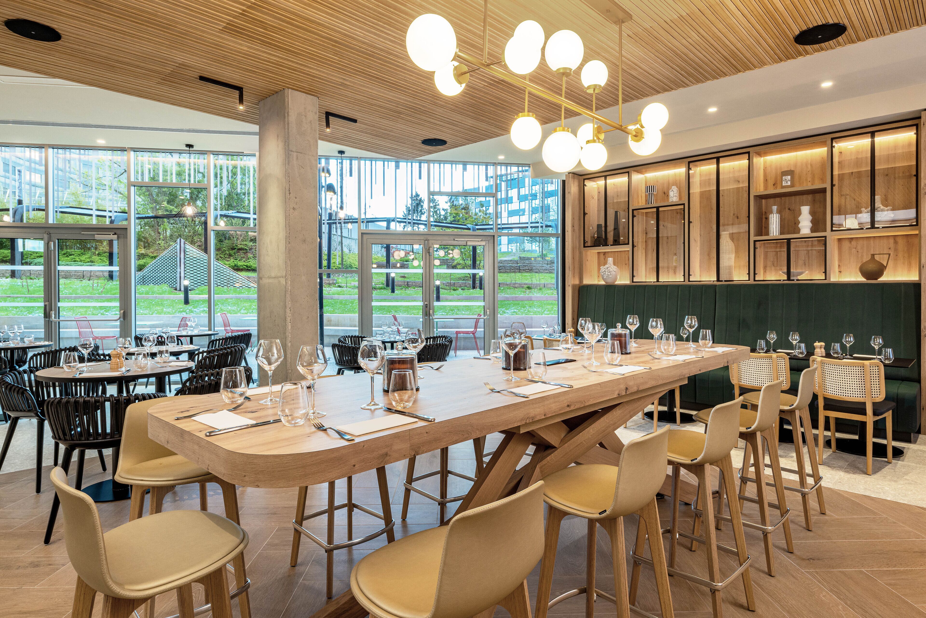 breakfast, lunch, dinner served; french cuisine