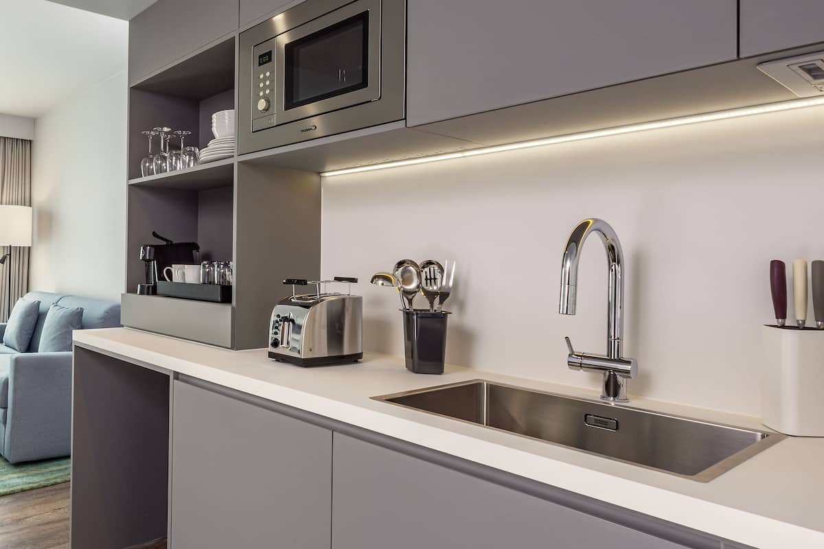 suite, 1 bedroom | private kitchen | mini-fridge, microwave, stovetop, dishwasher