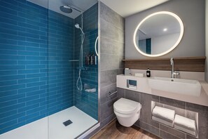Hair dryer, towels, soap, shampoo - Residence Inn by Marriott Paris Charles de Gaulle Airport (Roissy-en-France)