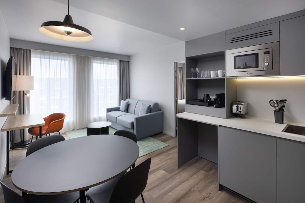 suite, 1 bedroom | 1 bedroom, desk, laptop workspace, iron/ironing board