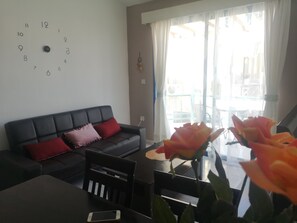 Appartamento | Soggiorno | TV 30 pollici con canali via cavo