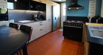 Demeure de Beauregard, nice swimming pool, large garden, close to the beach
