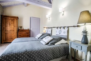 5 Schlafzimmer, Bügeleisen/Bügelbrett, Reisekinderbett, WLAN