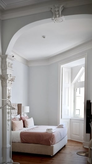 Superior Room | Down duvets, memory-foam beds, minibar, in-room safe - Palácio do Visconde (Lisbon)