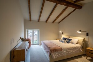 2 bedrooms, iron/ironing board, travel cot, free WiFi - Bright and exclusive apartment in the heart of Città Alta renovated to new (Bergamo)