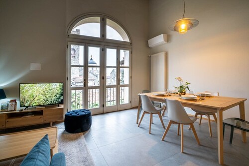 Bright and exclusive apartment in the heart of Città Alta renovated to new