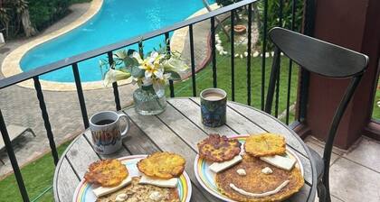 Coastal Retreat: 2BR Condo Steps from the Beach with King Bed & Free WiFi