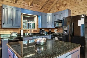 Fridge, microwave, oven, stovetop - MLK Day Getaway • Hot Tub • Game Room • Firepit • Perfect for Families & Kids (Blue Ridge)