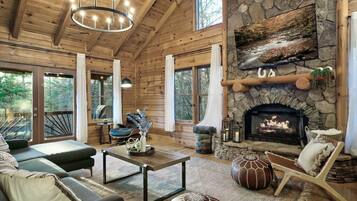 TV connectée, cheminée, jeux vidéo, baby-foot