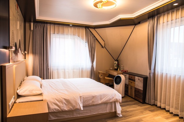 In-room safe, desk, laptop workspace, blackout drapes