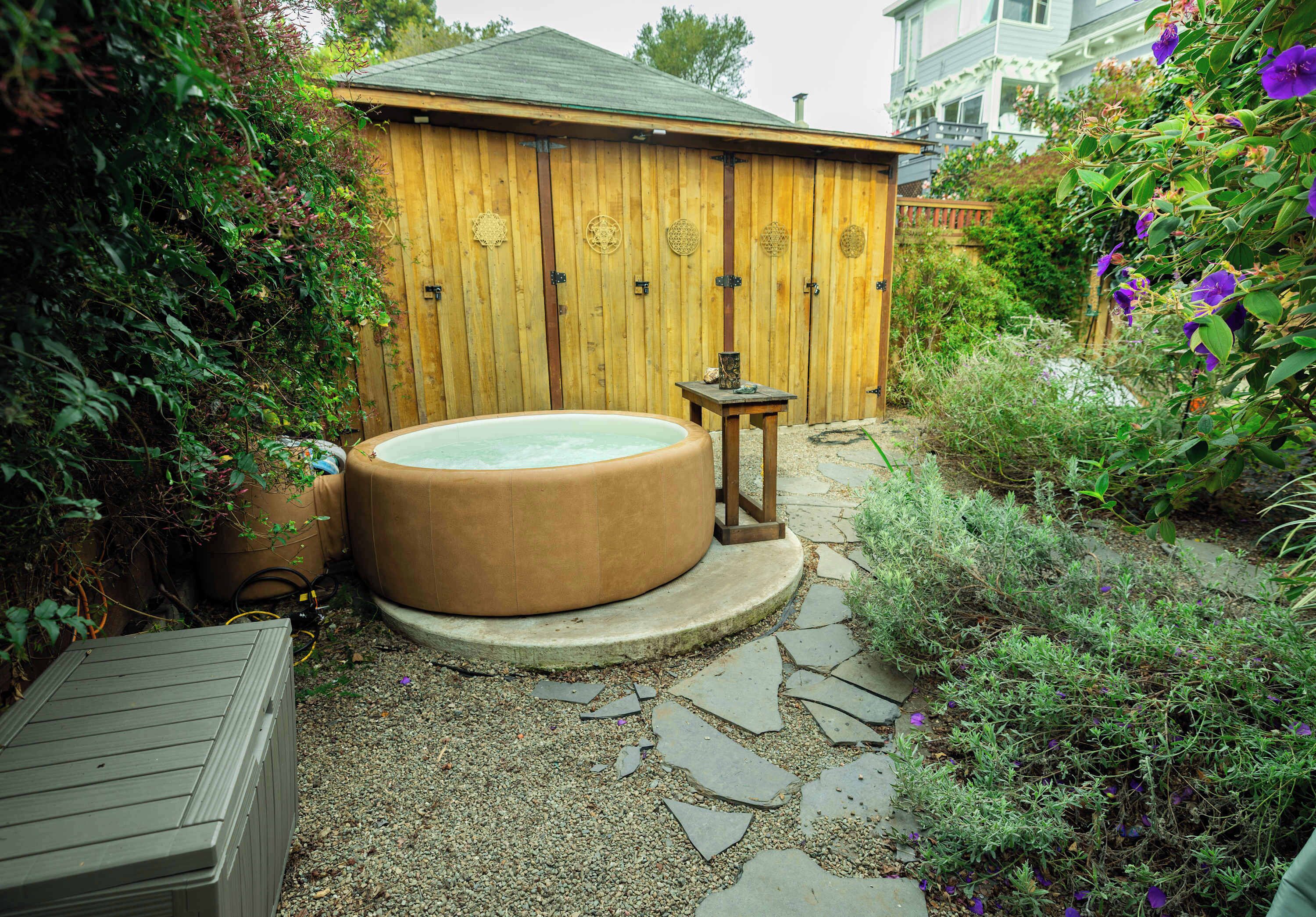 Bain à remous extérieur