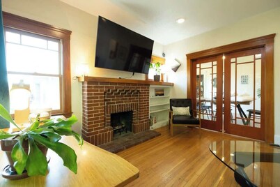 Rare Luxury Berkeley Retreat w/ Hot Tub