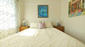 2 bedrooms, iron/ironing board, WiFi, bed sheets