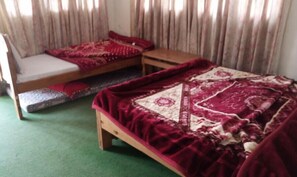 スタンダード トリプルルーム | アイロン / アイロン台、WiFi (無料)