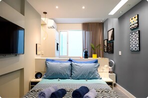 WiFi, bed sheets