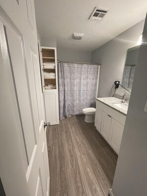 Combined shower/bathtub, hair dryer, towels, toilet paper