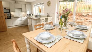 Ferienhaus | Eigene Küche | Kühlschrank, Geschirrspüler, Wasserkocher, Toaster