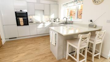 คอทเทจ | ครัวส่วนตัว | ตู้เย็น, เครื่องล้างจาน, กาต้มน้ำไฟฟ้า, เตาปิ้งขนมปัง