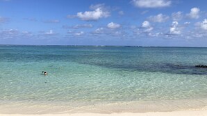 A beach with clear turquoise water and a sandy shore. - Spacious villa set in the turquoise lagoon of Trou d'eau Douce (Trou d'Eau Douce)