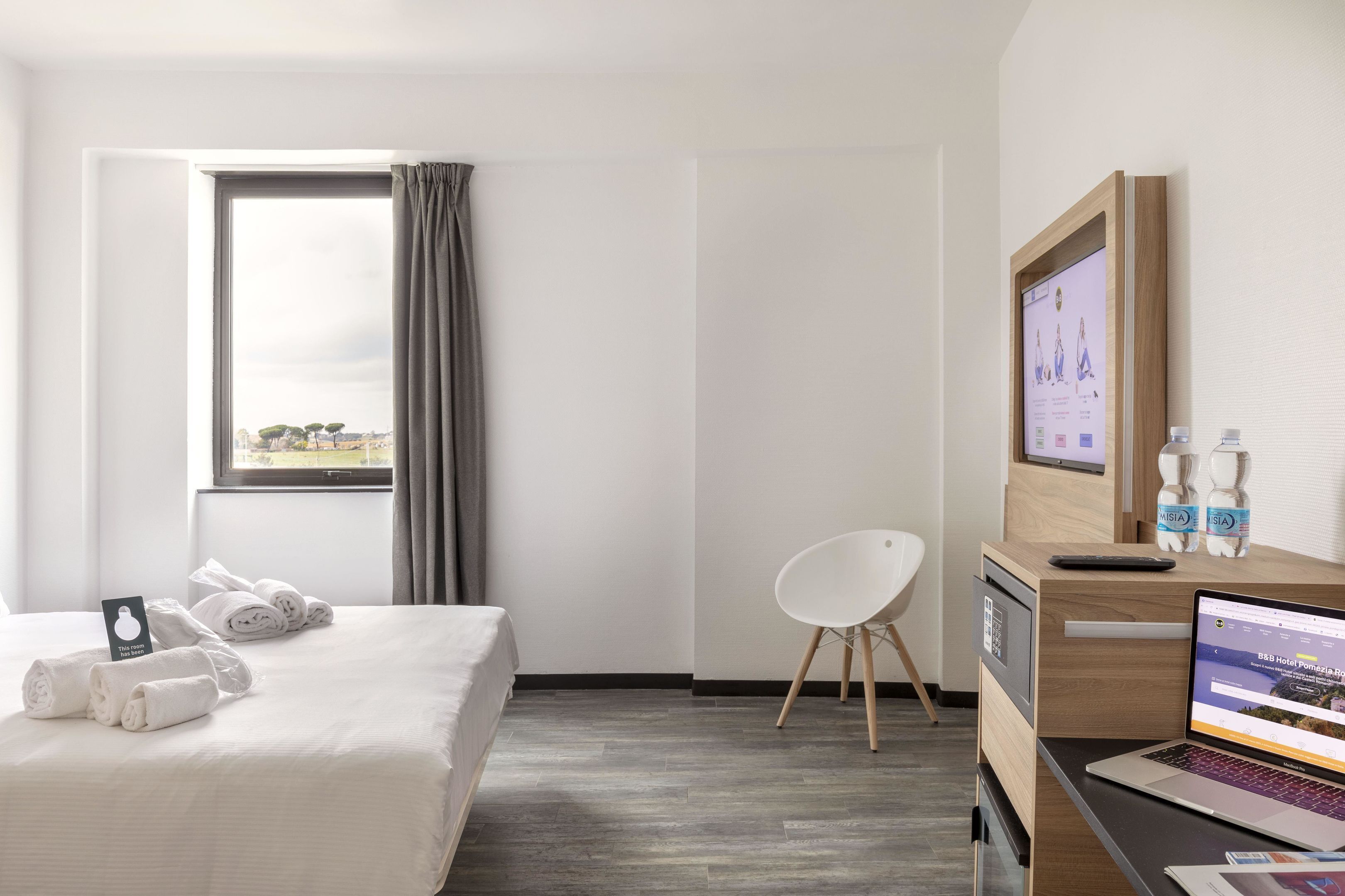 Cunas, wifi gratis y ropa de cama 