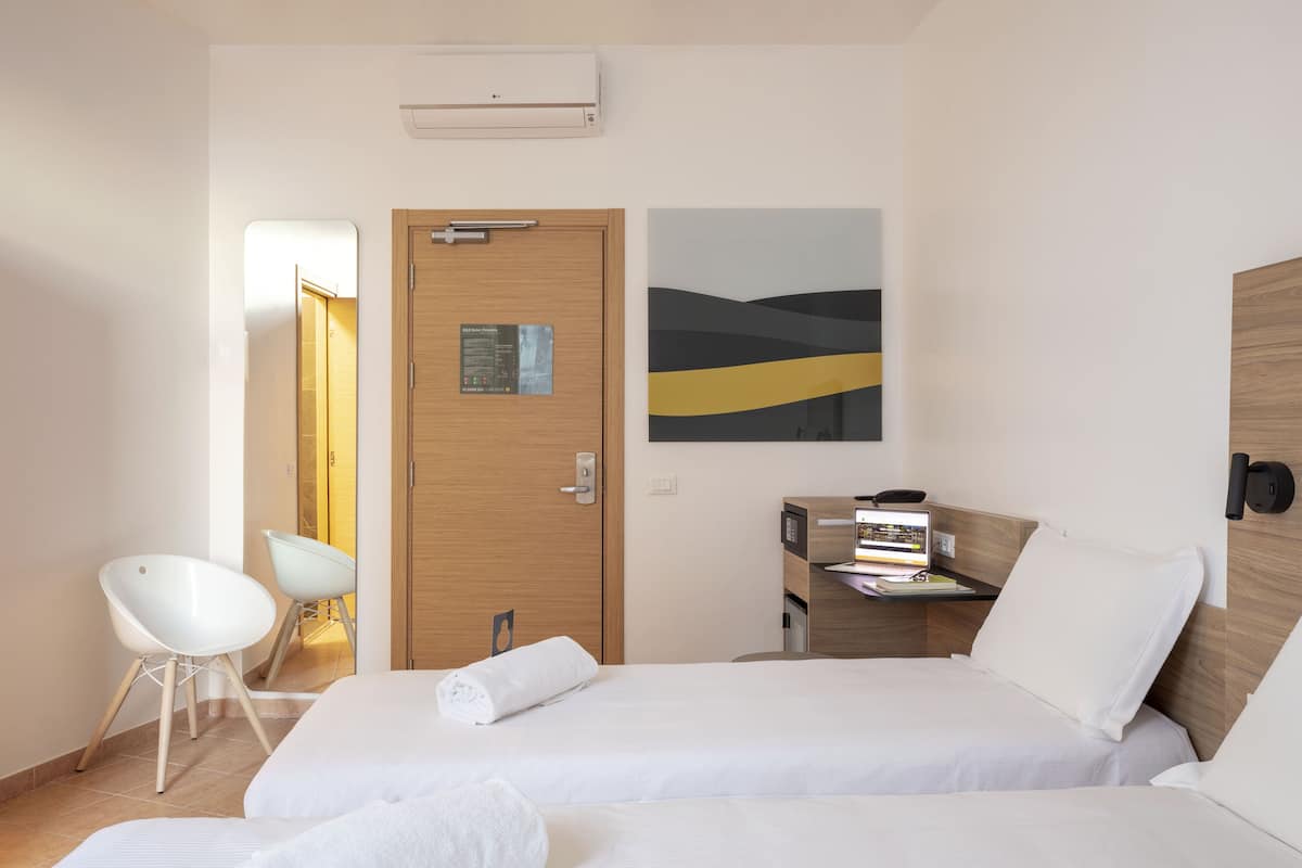 Standaard driepersoonskamer, niet-roken | Gratis wifi, beddengoed