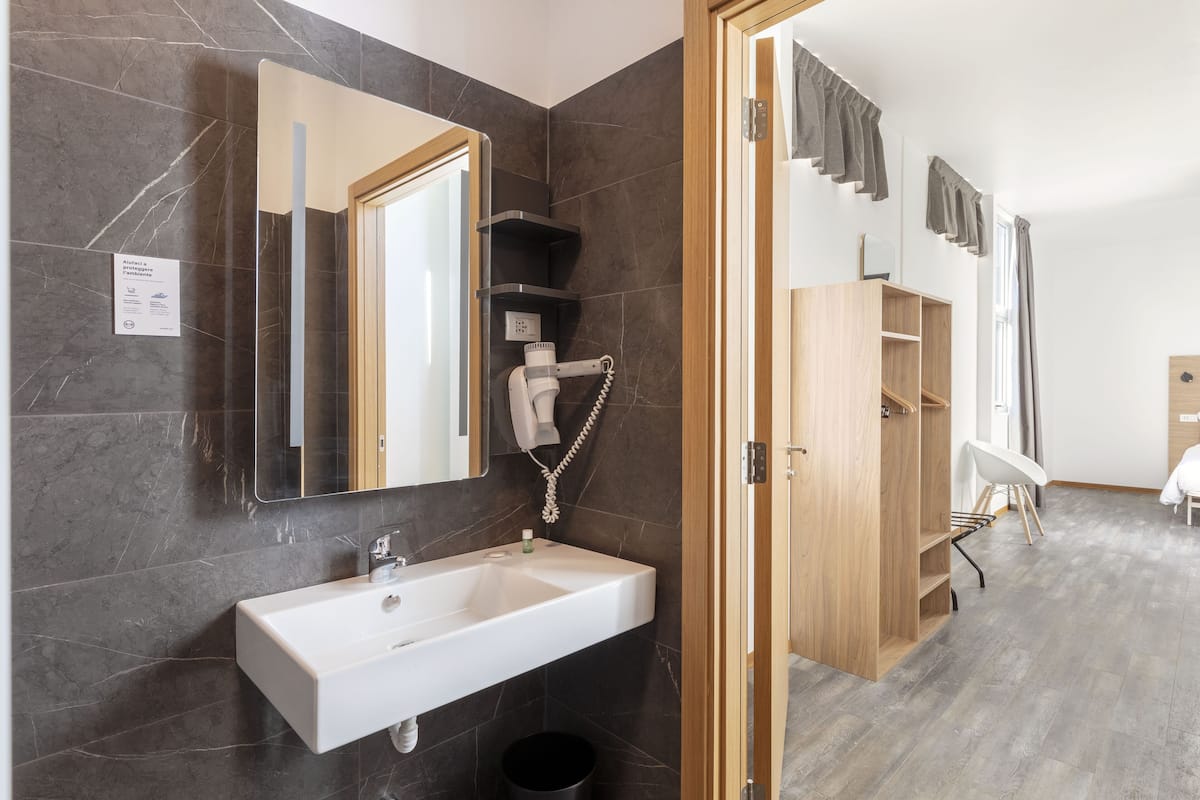 shower, rainfall showerhead, eco-friendly toiletries, hair dryer