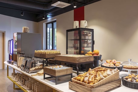 Dining. B&B Hotel Pomezia Roma